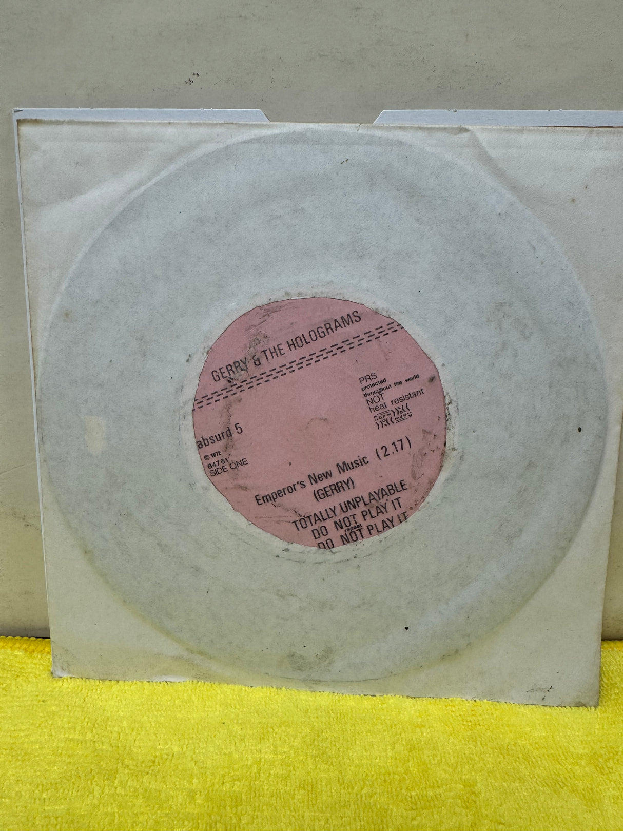 Gerry And The Holograms - Emperors New Music - Unplayable Vinyl - No Rough Trade - SEALED - 7 inch Single - VINYL