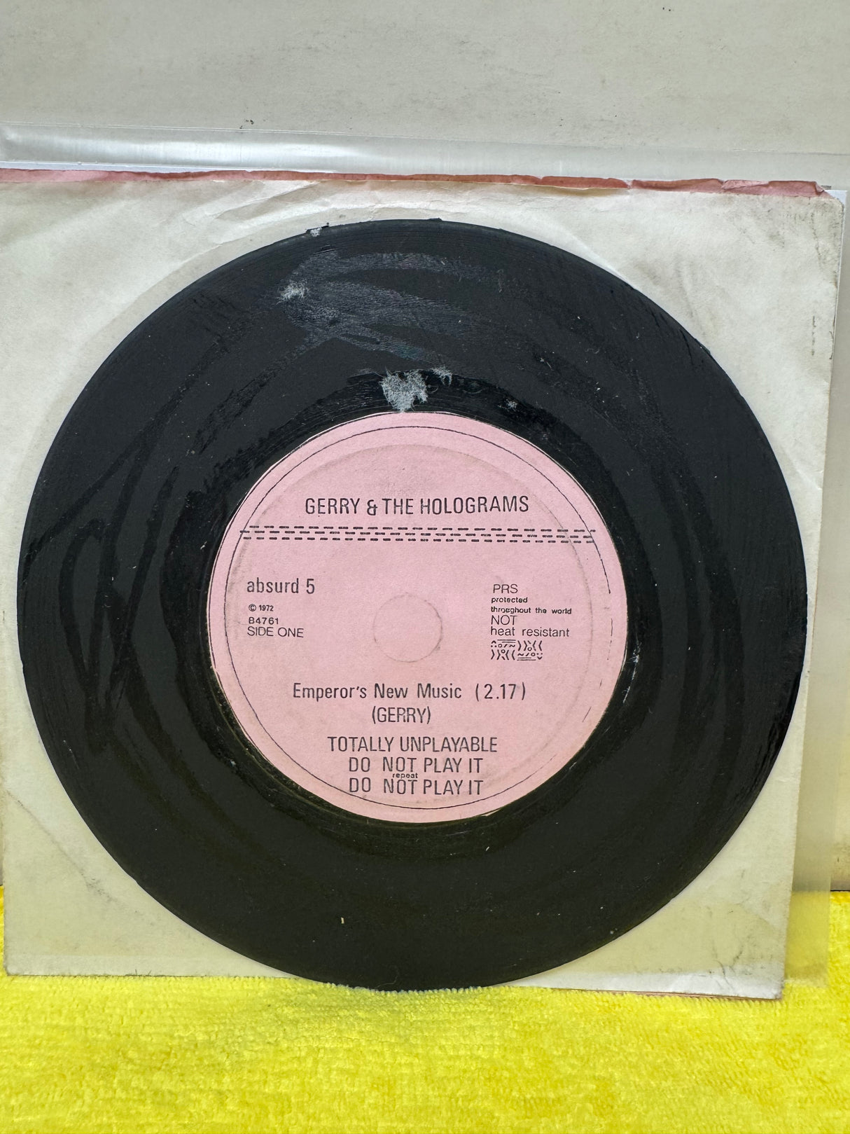 Gerry And The Holograms - Emperors New Music - Unplayable Vinyl - 7 inch Single - VINYL