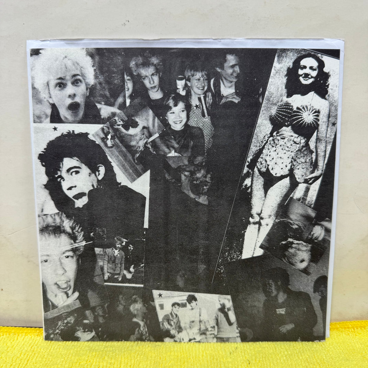 Manic Jabs - Autophagous - Complete With Inner Cold Out & Letter - 7 inch Single - VINYL