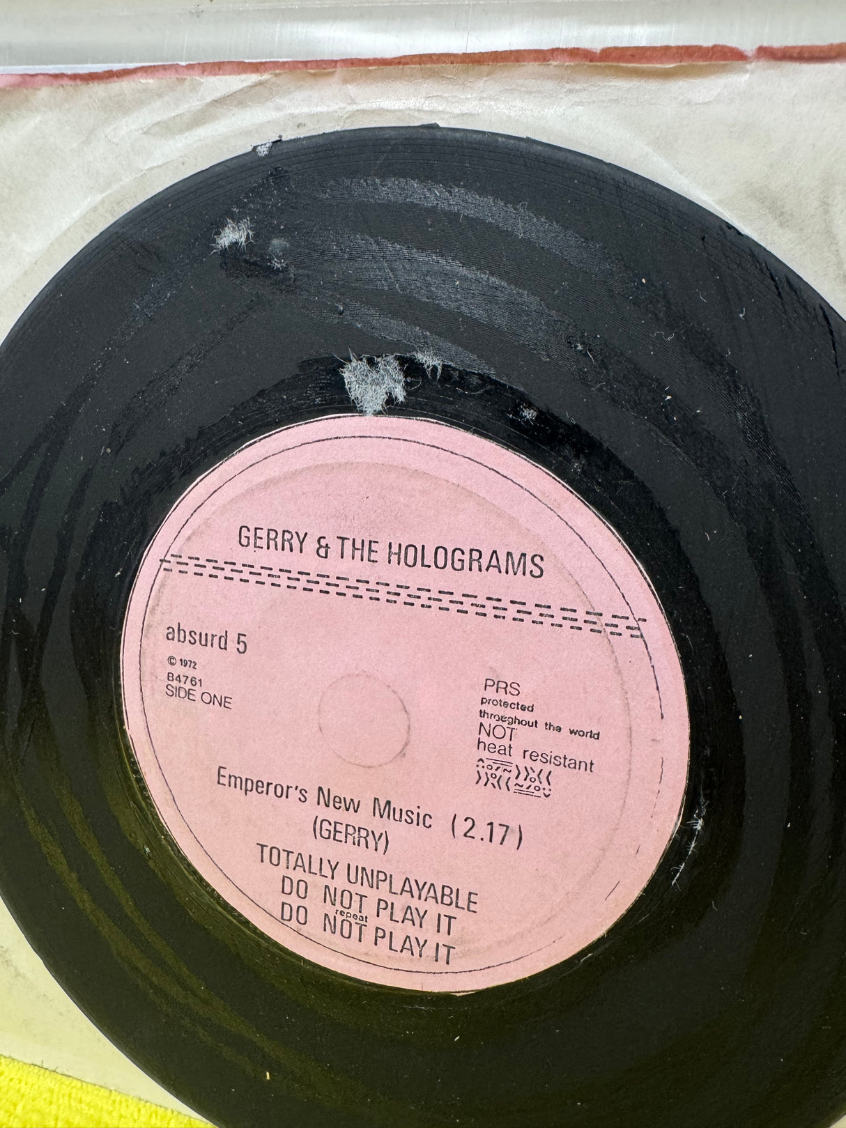 Gerry And The Holograms - Emperors New Music - Unplayable Vinyl - 7 inch Single - VINYL